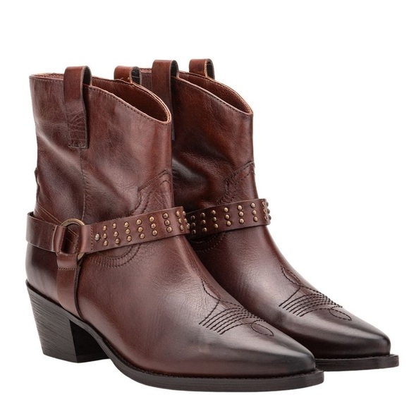 Vintage Foundry Shoes - Vintage Foundry Co genuine buttery leather, studs,harness style,redwood 8 1/2